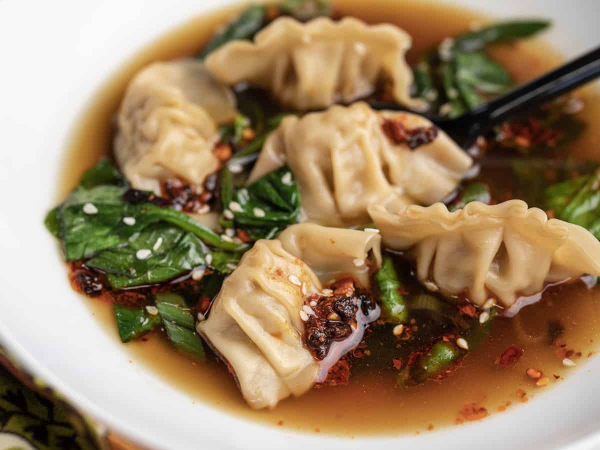 Budget-Friendly Easy Dumpling Soup: Versatile & Customizable